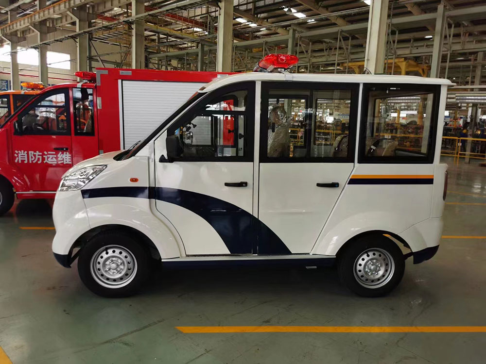 封閉式全車(chē)鈑金2061巡邏車(chē)